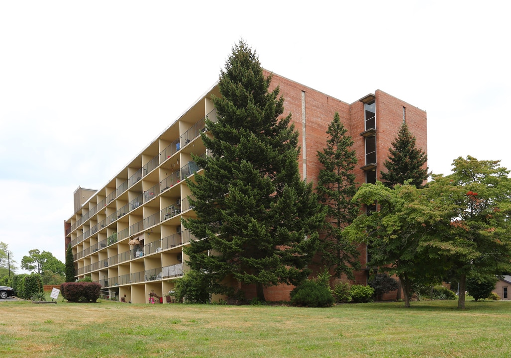 The Apartments on Second Street in Cuyahoga Falls, OH - Building Photo