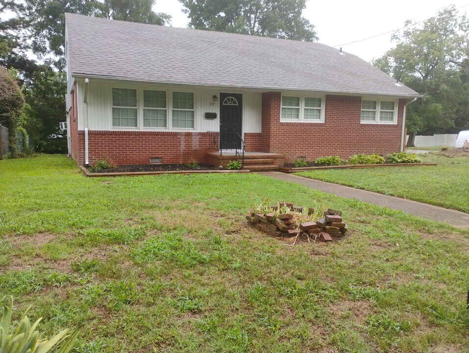 22 Glendale Rd in Newport News, VA - Building Photo