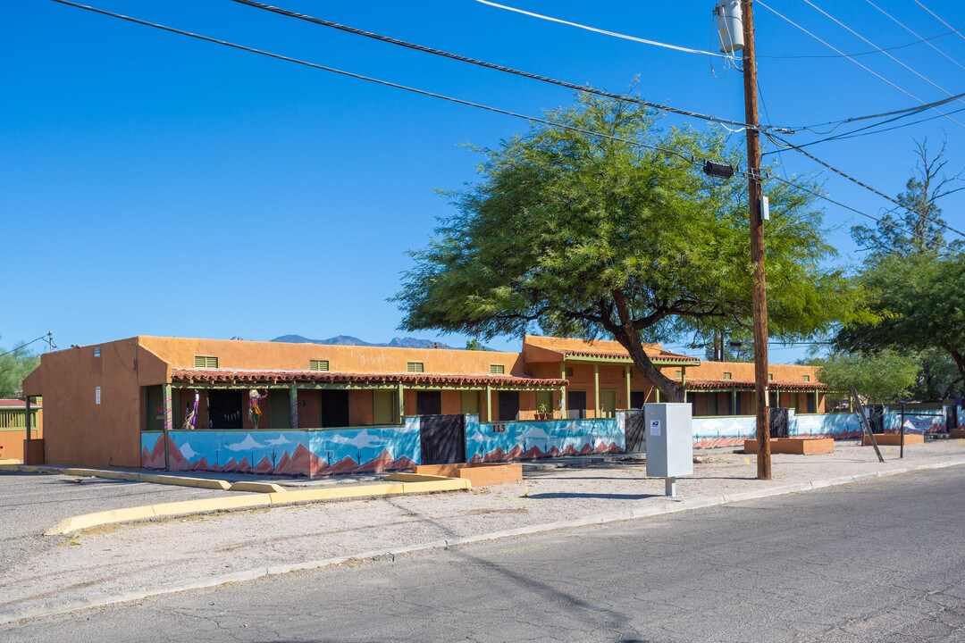 Alturas Apartments in Tucson, AZ - Building Photo