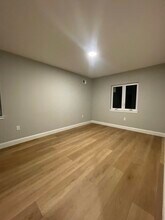 235 Burbank Ave, Unit 2 in Staten Island, NY - Foto de edificio - Building Photo