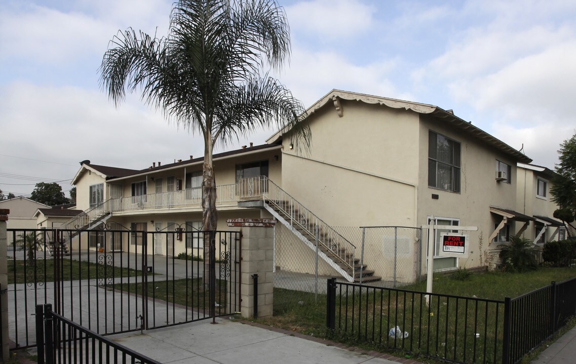 Commonwealth Manor in Fullerton, CA - Foto de edificio