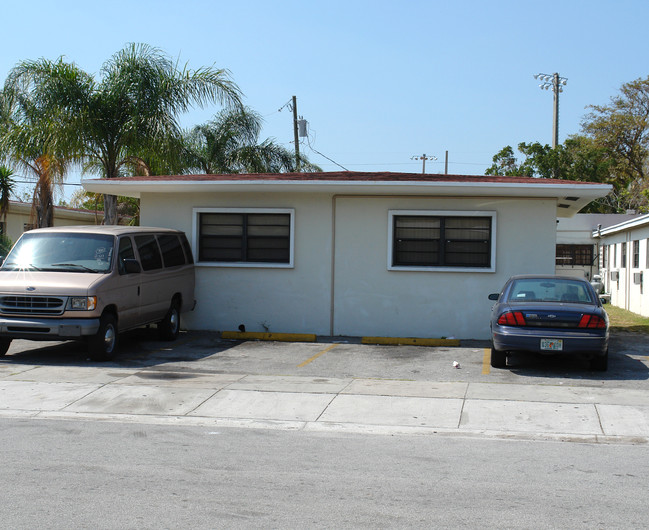 Coral Gate Apartments in Miami, FL - Building Photo - Building Photo