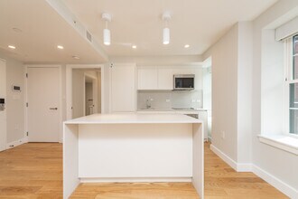24 Fleet St, Unit 3 in Boston, MA - Building Photo - Building Photo