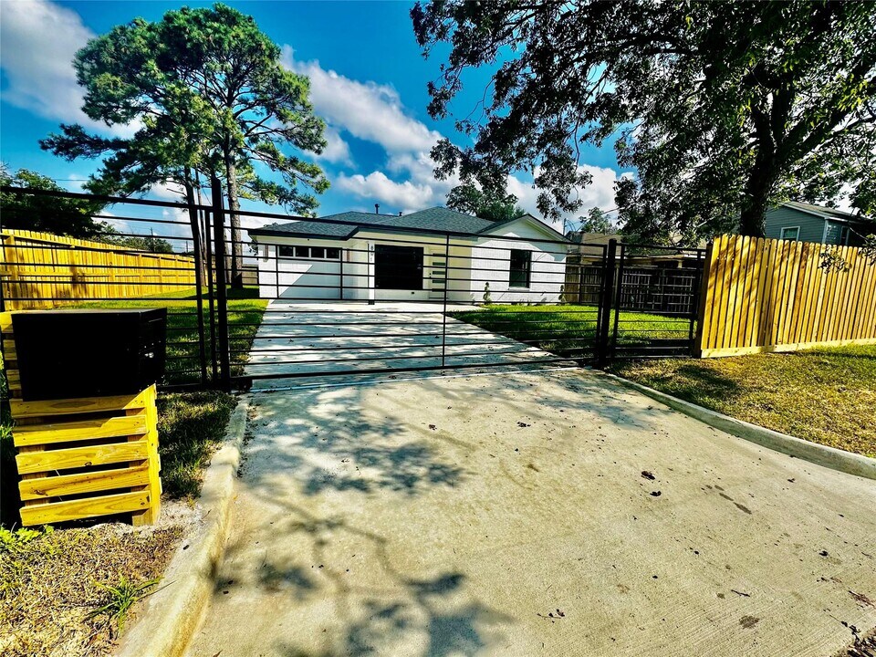 801 Woodard St in Houston, TX - Building Photo