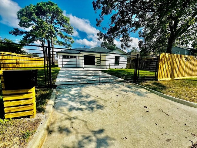 property at 801 Woodard St