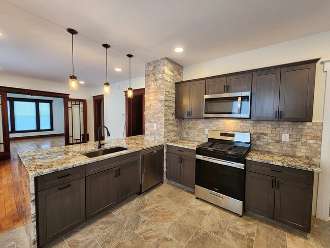 262 Tennyson Ave, Unit 262