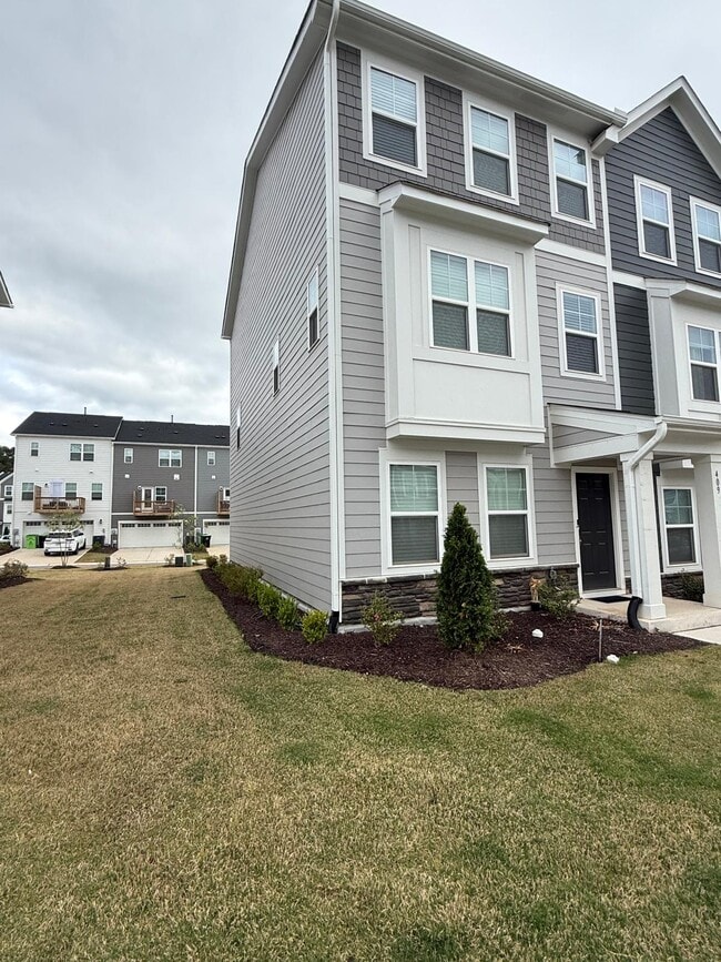 409 Deercroft Dr in Apex, NC - Building Photo - Building Photo