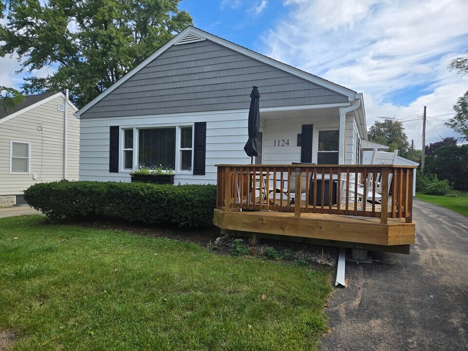 1124 Somonauk St in Sycamore, IL - Building Photo