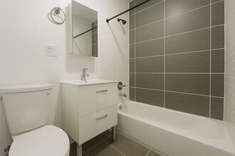 5-16-16 47th Rd in Queens, NY - Foto de edificio - Building Photo