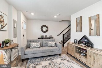 6882 Barrowfield Pl in Bryans Road, MD - Foto de edificio - Building Photo