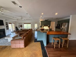 9446 Highpoint Rd in Baton Rouge, LA - Building Photo - Building Photo