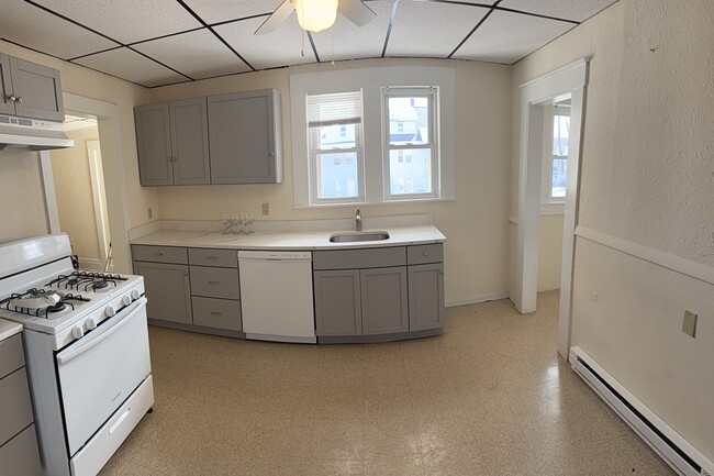 84 Broad St in Marlborough, MA - Foto de edificio - Building Photo