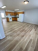 1013 14th St in Wamego, KS - Building Photo