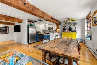 240 Jackson St in Lowell, MA - Building Photo - Building Photo