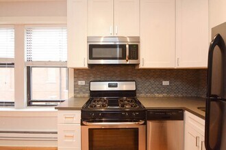 2425 N Kedzie Blvd in Chicago, IL - Foto de edificio - Building Photo