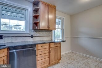 2731 S Walter Reed Dr in Arlington, VA - Building Photo - Building Photo