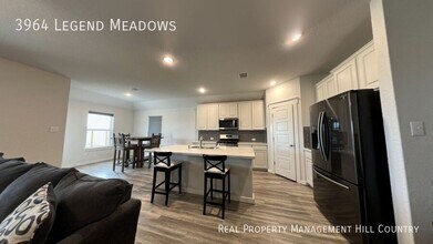 3964 Legend Meadows in New Braunfels, TX - Building Photo - Building Photo
