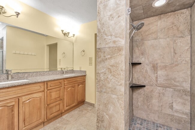 4702 Cashel Cir