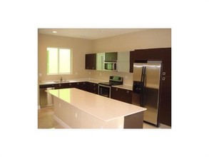 Five Start Townhouses in Fort Lauderdale, FL - Building Photo - Building Photo