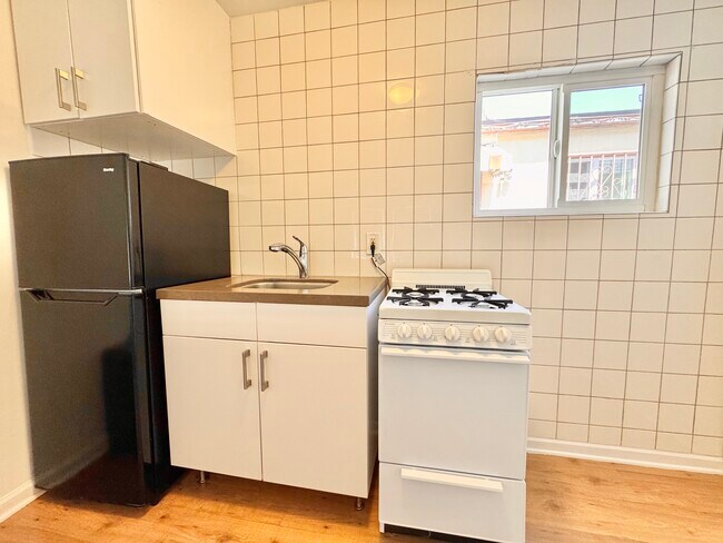 13117 1/2 Venice Blvd in Los Angeles, CA - Building Photo - Building Photo