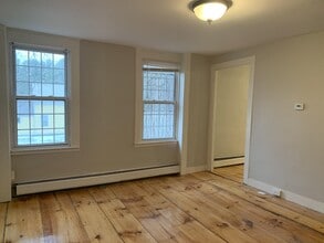 190 Russell St in Hadley, MA - Building Photo - Building Photo