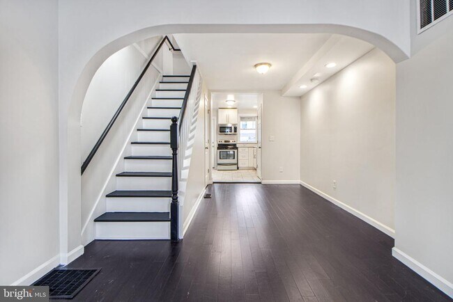 1165 Cleveland St in Baltimore, MD - Foto de edificio - Building Photo