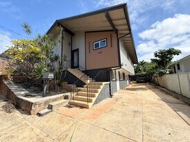 1005 Belser St in Honolulu, HI - Building Photo
