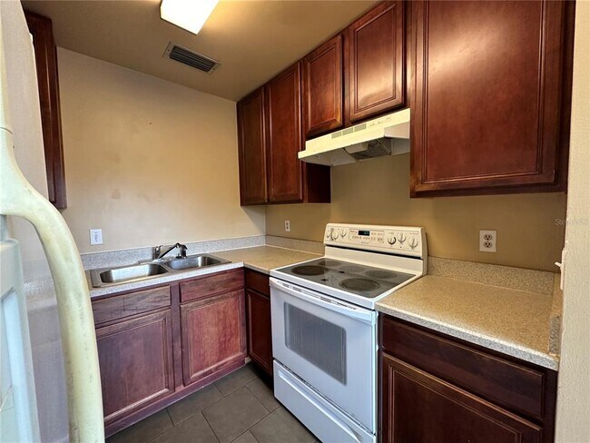 4800 Rilma Ave in Sarasota, FL - Building Photo - Building Photo
