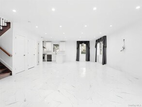 56 Jackson Ave in Mineola, NY - Building Photo - Building Photo