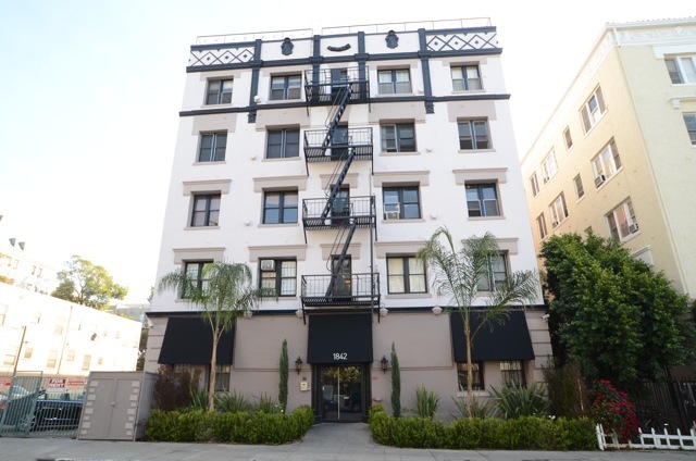 Cherokee Apts... Spacious Apartments in the Heart of Hollywood