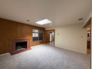 7407 Alix Pkwy in Sacramento, CA - Building Photo - Building Photo