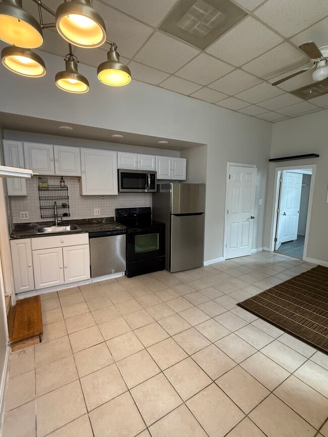 37 Hinckley St, Unit 1 in Somerville, MA - Building Photo - Building Photo