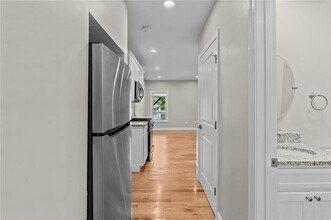 376 Arnolds Neck Dr in Warwick, RI - Building Photo - Building Photo