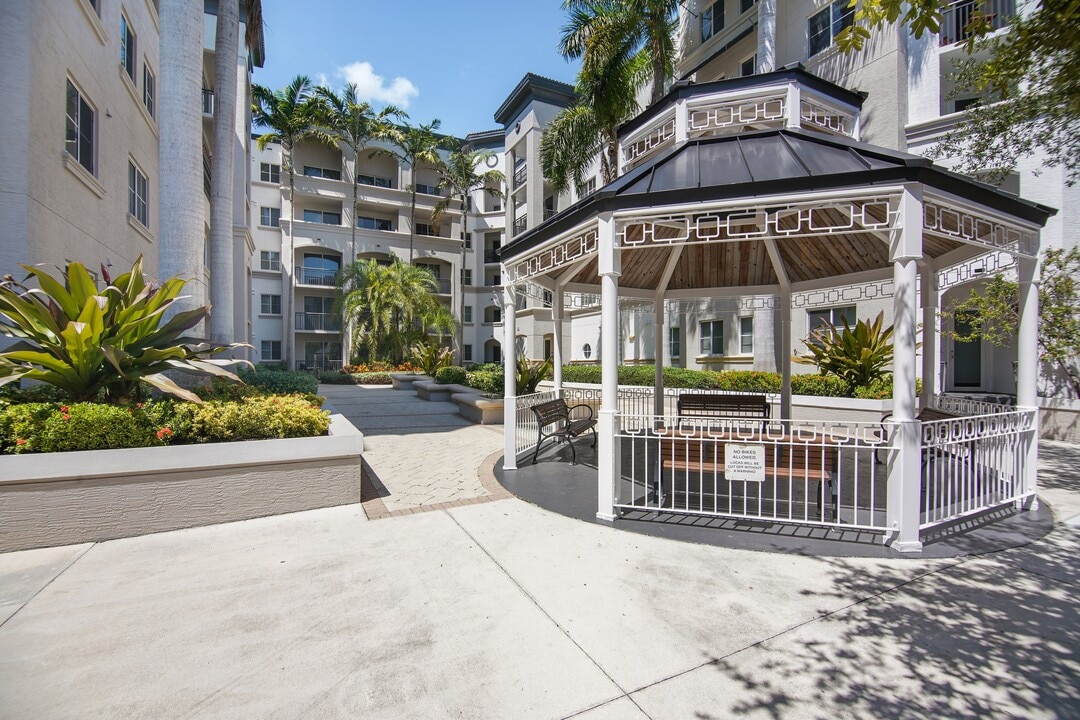 Red Road Commons in Miami, FL - Building Photo