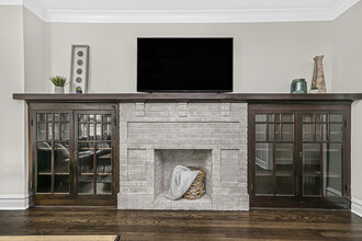 2460 W Cullom Ave, Unit #2 in Chicago, IL - Building Photo - Building Photo