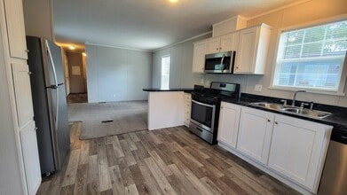 36 E Arizona in Belleville, MI - Building Photo - Building Photo