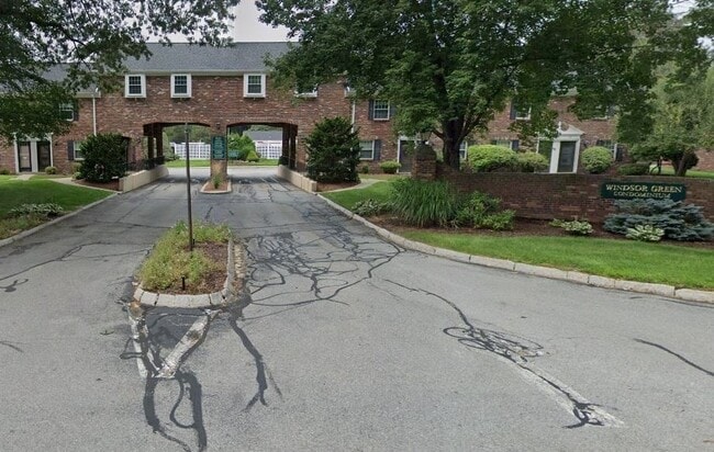 property at 404 Windsor Dr N
