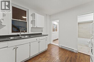 895 Pillette Rd in Windsor, ON - Building Photo - Building Photo