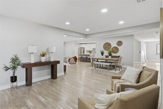 1566 Woodfield Ct in Lutz, FL - Building Photo - Building Photo