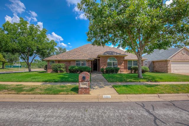 5501 Gateway Ln in Arlington, TX - Building Photo