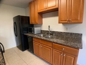 1641 Pentecost Way, Unit 12 in San Diego, CA - Foto de edificio - Building Photo