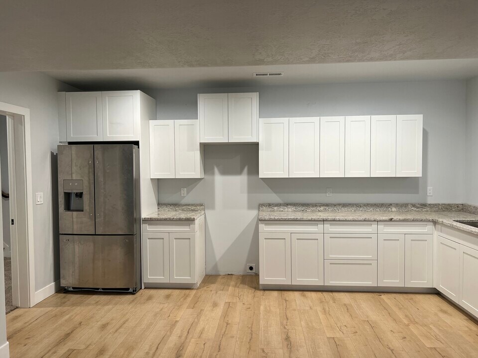 810 W 1950 S in Orem, UT - Building Photo