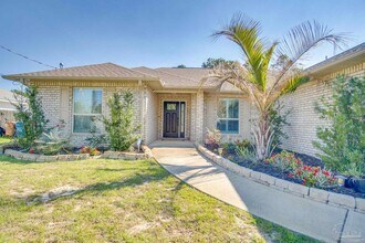 9025 Quail Roost Dr in Navarre, FL - Building Photo - Building Photo