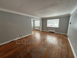 5929 Oakwood Ave in Cincinnati, OH - Building Photo - Building Photo