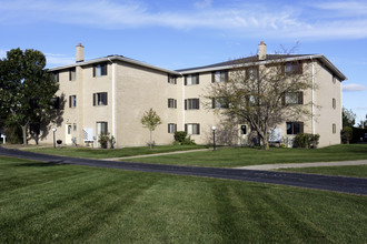 Apartments of Orland in Orland Hills, IL - Foto de edificio - Building Photo