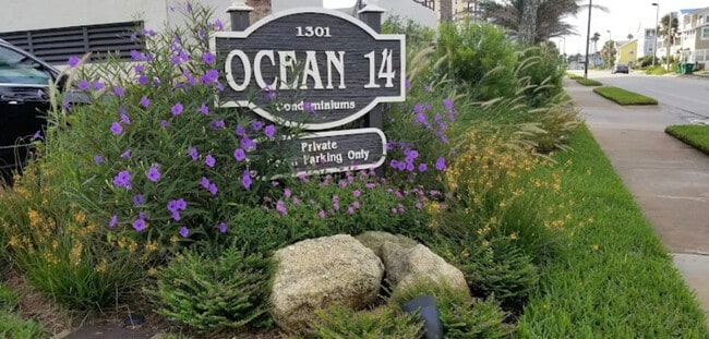 1301 1st St S, Unit 306 in Jacksonville Beach, FL - Foto de edificio - Building Photo
