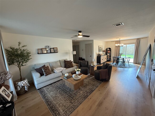 7509 Mockingbird Ln in Texas City, TX - Building Photo - Building Photo