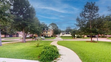 811 Devonport Ln in Seabrook, TX - Building Photo - Building Photo