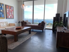 7901 Hispanola Ave in North Bay Village, FL - Foto de edificio - Building Photo