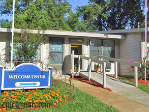 Archer Court in Gainesville, FL - Foto de edificio - Building Photo